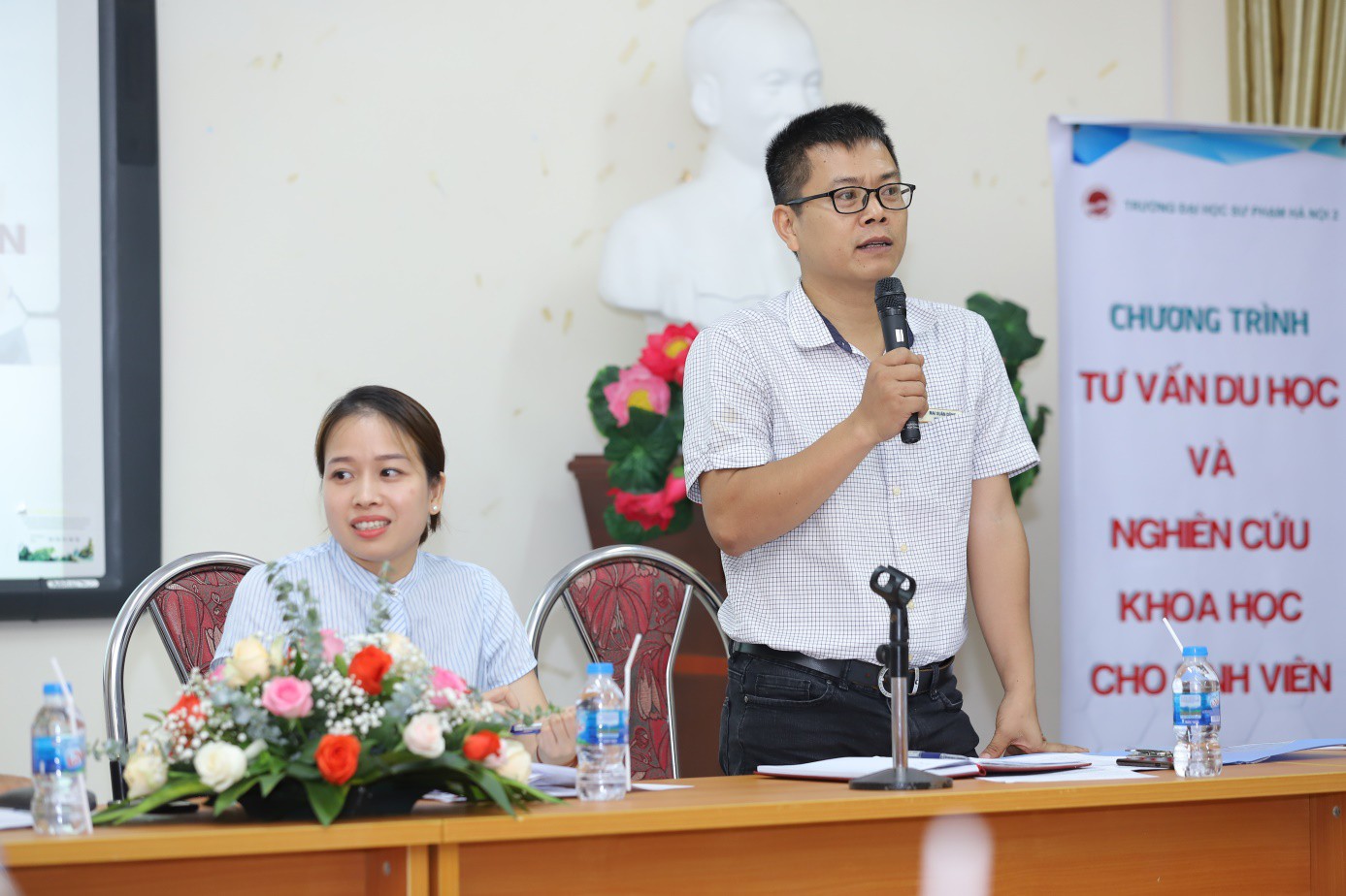 Trường Đại học Sư phạm Hà Nội 2 tăng cường tư vấn nghiên cứu khoa học và du học cho sinh viên